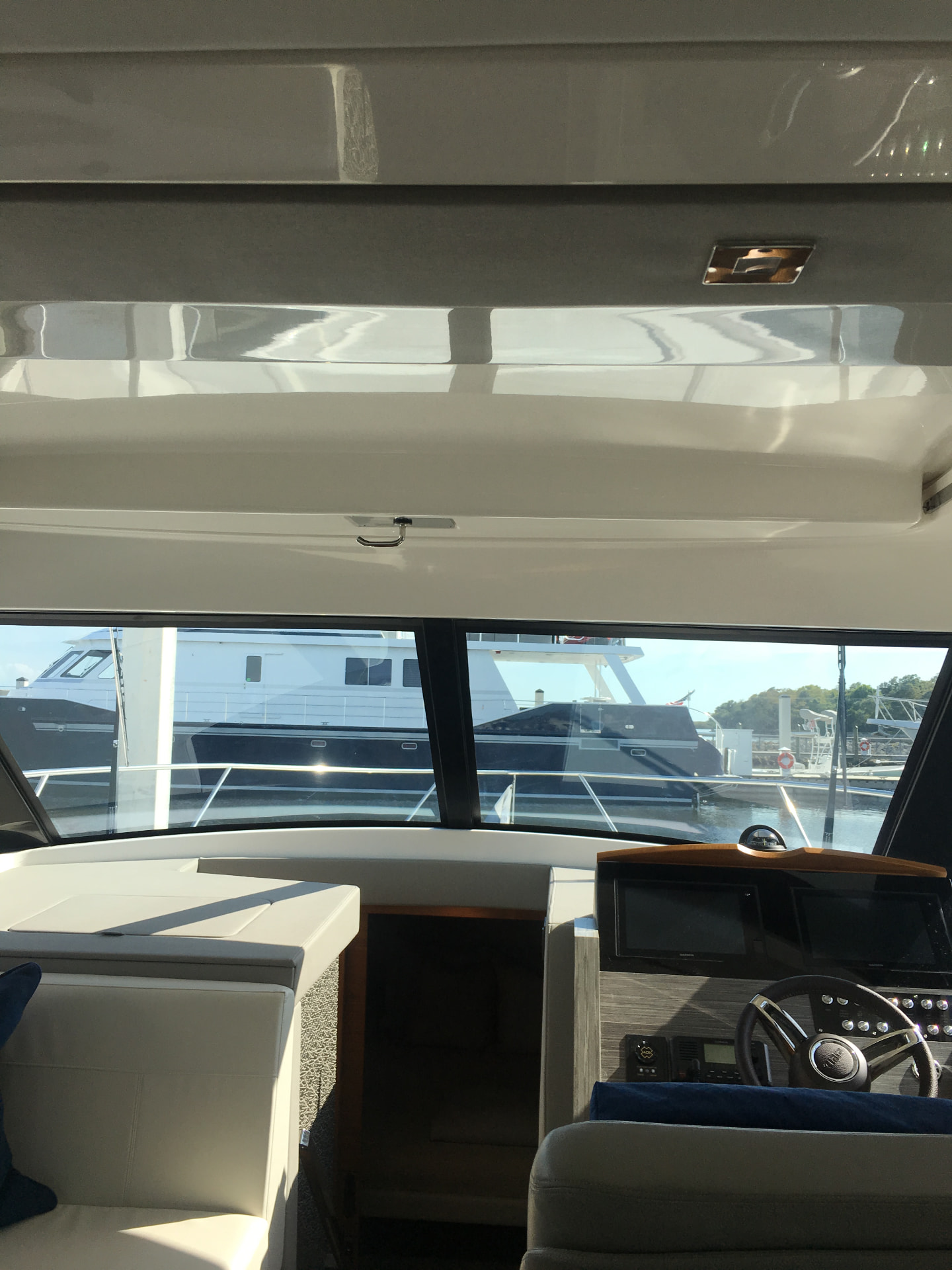 Yacht helm station with tinted wraparound windows